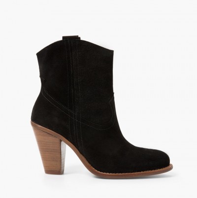 7 Boots To Walk Into The Cold | elyshalenkin.com | MindBodySoul Stylist